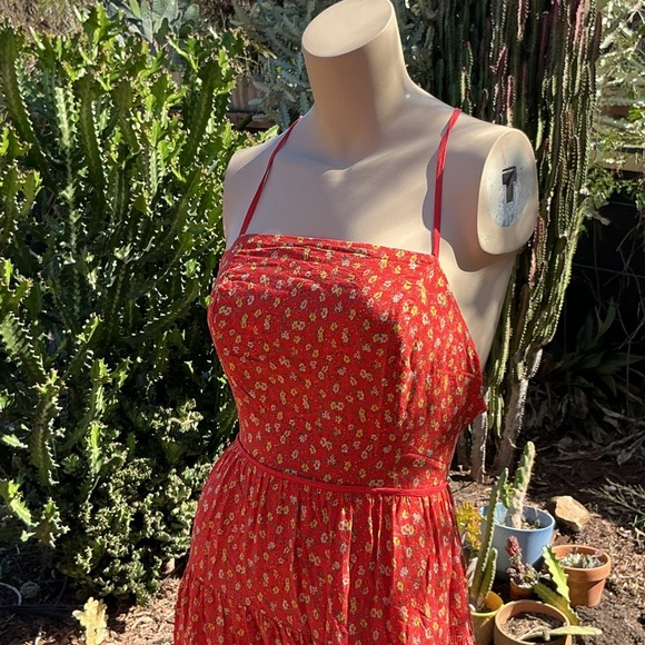Elegant Red Floral Dress - Picture 4 of 16